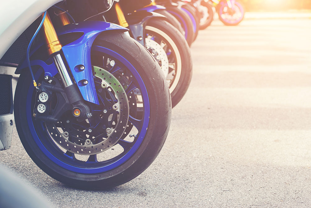 cambiar neum&aacute;tico moto