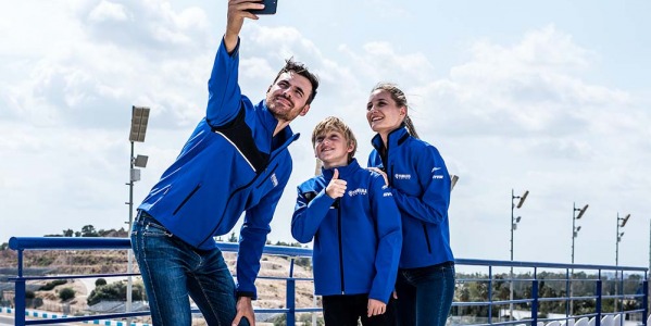 Todo sobre la nueva colección de ropa y merchandising Paddock Blue 2022 de Yamaha