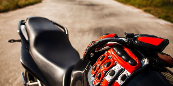 Limpia tus guantes de moto. Trucos y consejos