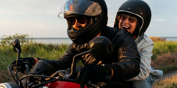 Consejos para viajar en moto con acompañante